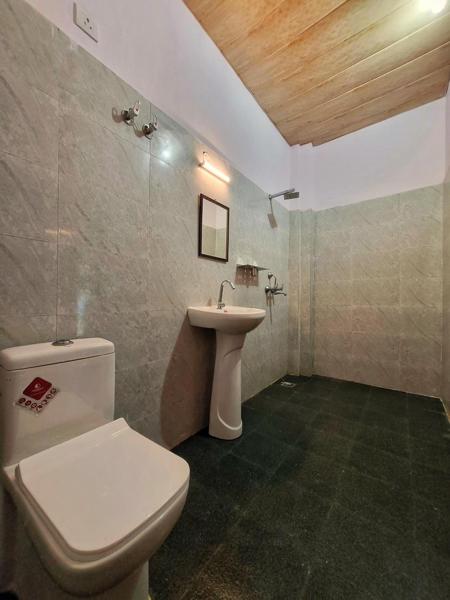 Landlopers Hostel Rishīkesh Dış mekan fotoğraf