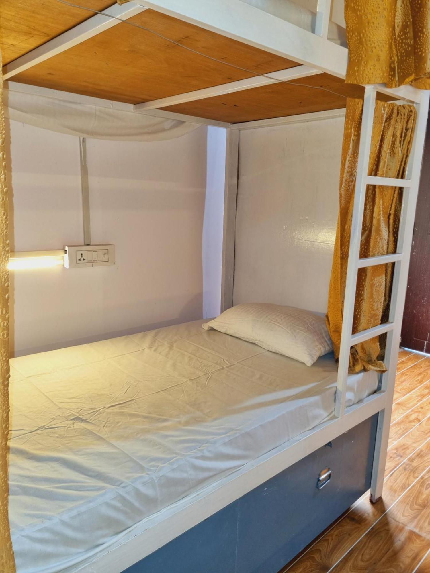 Landlopers Hostel Rishīkesh Dış mekan fotoğraf