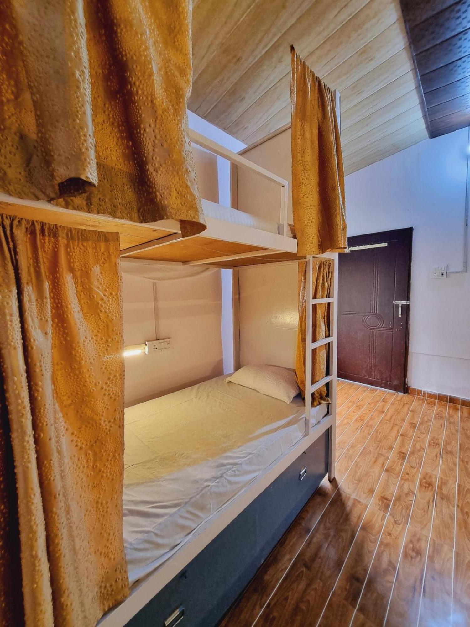 Landlopers Hostel Rishīkesh Dış mekan fotoğraf