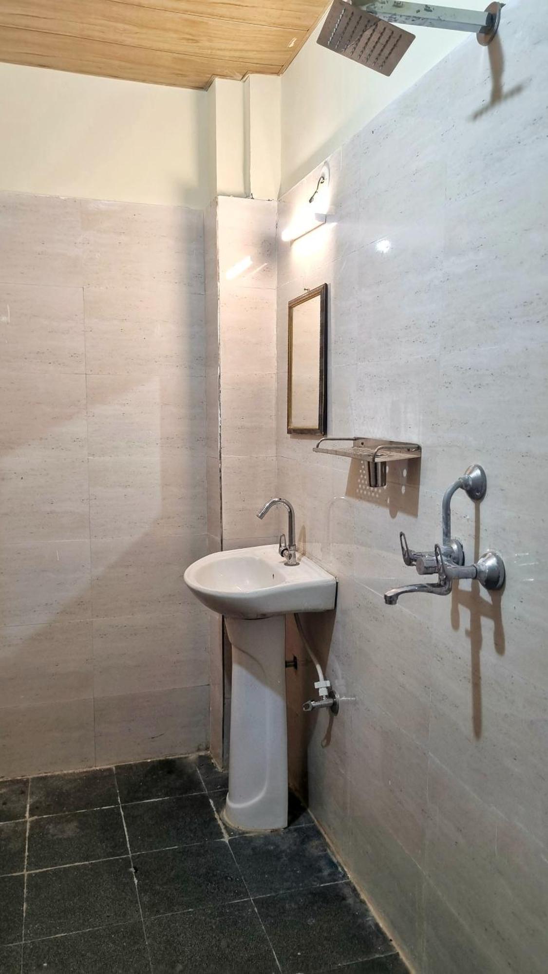 Landlopers Hostel Rishīkesh Dış mekan fotoğraf
