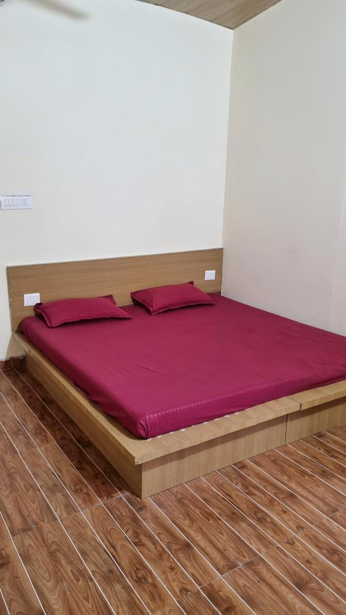 Landlopers Hostel Rishīkesh Dış mekan fotoğraf