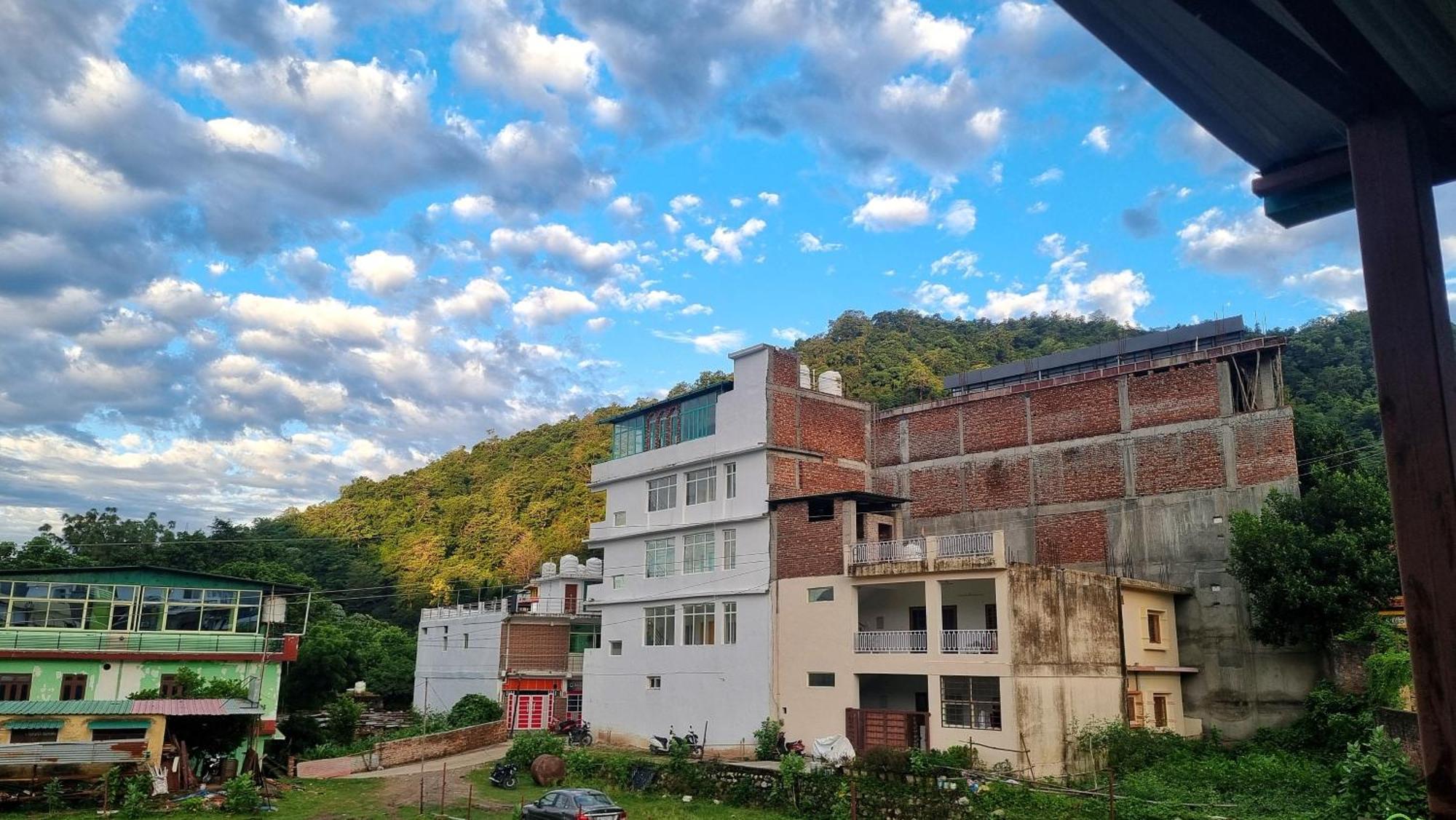 Landlopers Hostel Rishīkesh Dış mekan fotoğraf