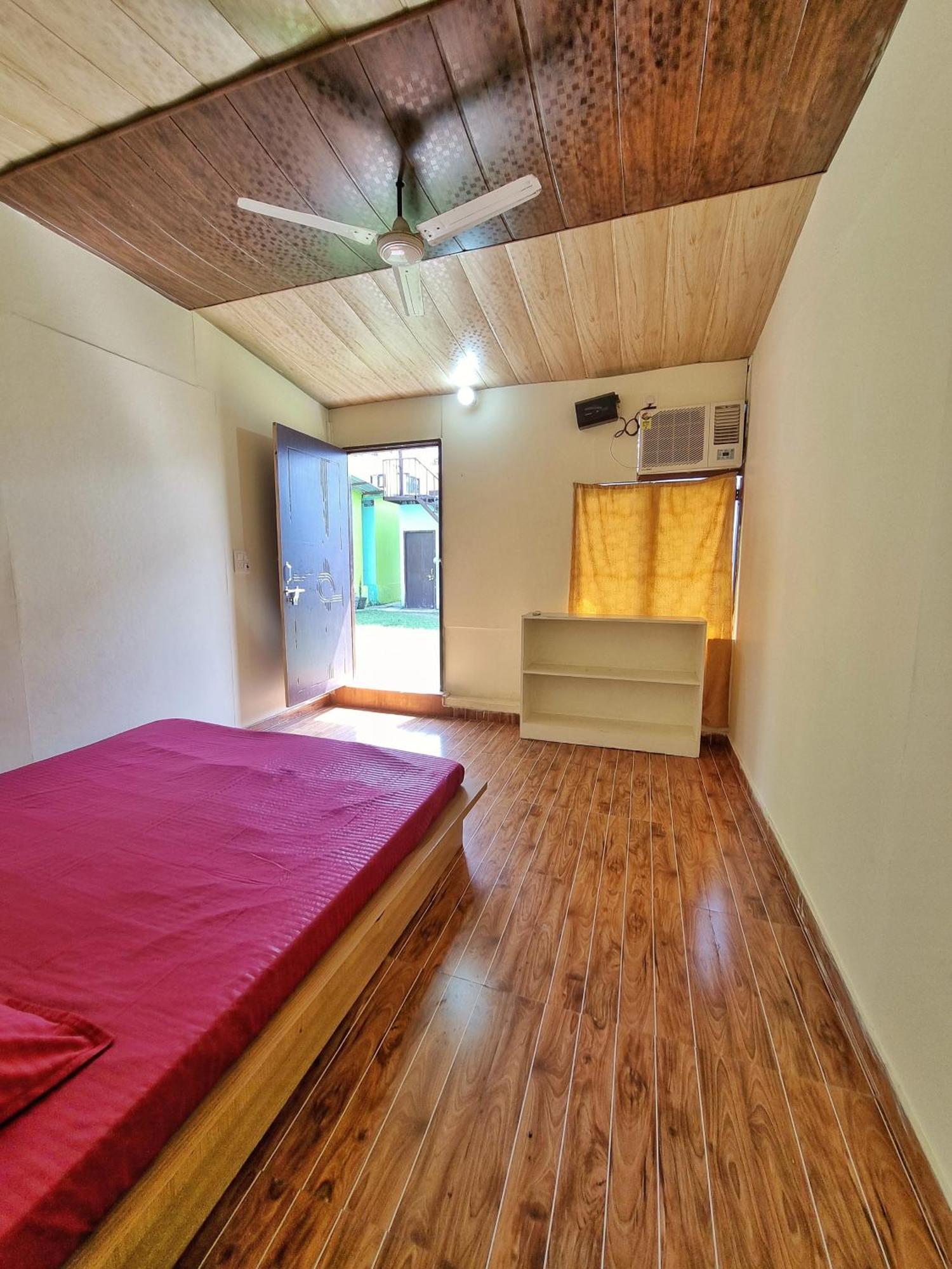 Landlopers Hostel Rishīkesh Dış mekan fotoğraf