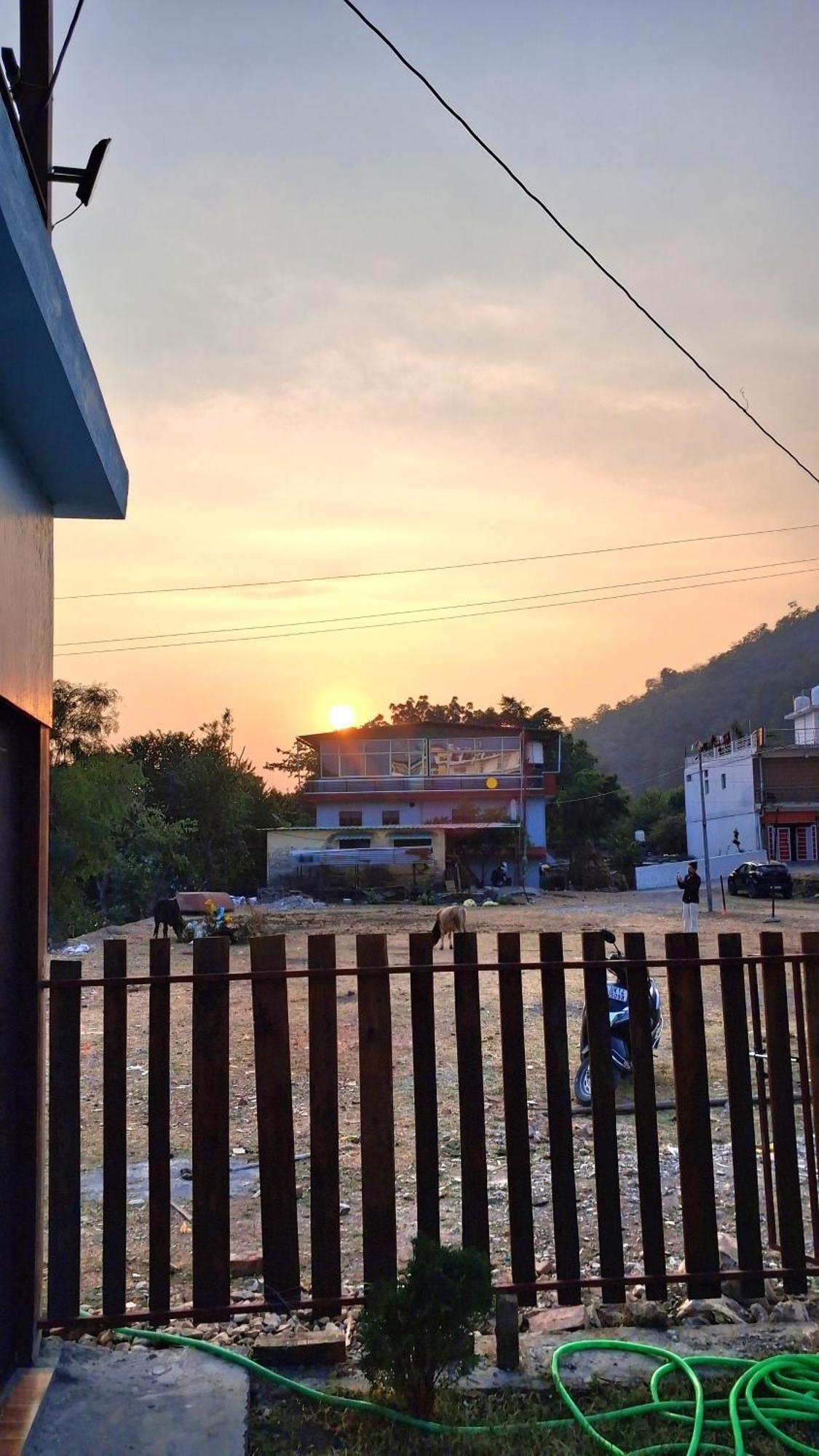 Landlopers Hostel Rishīkesh Dış mekan fotoğraf