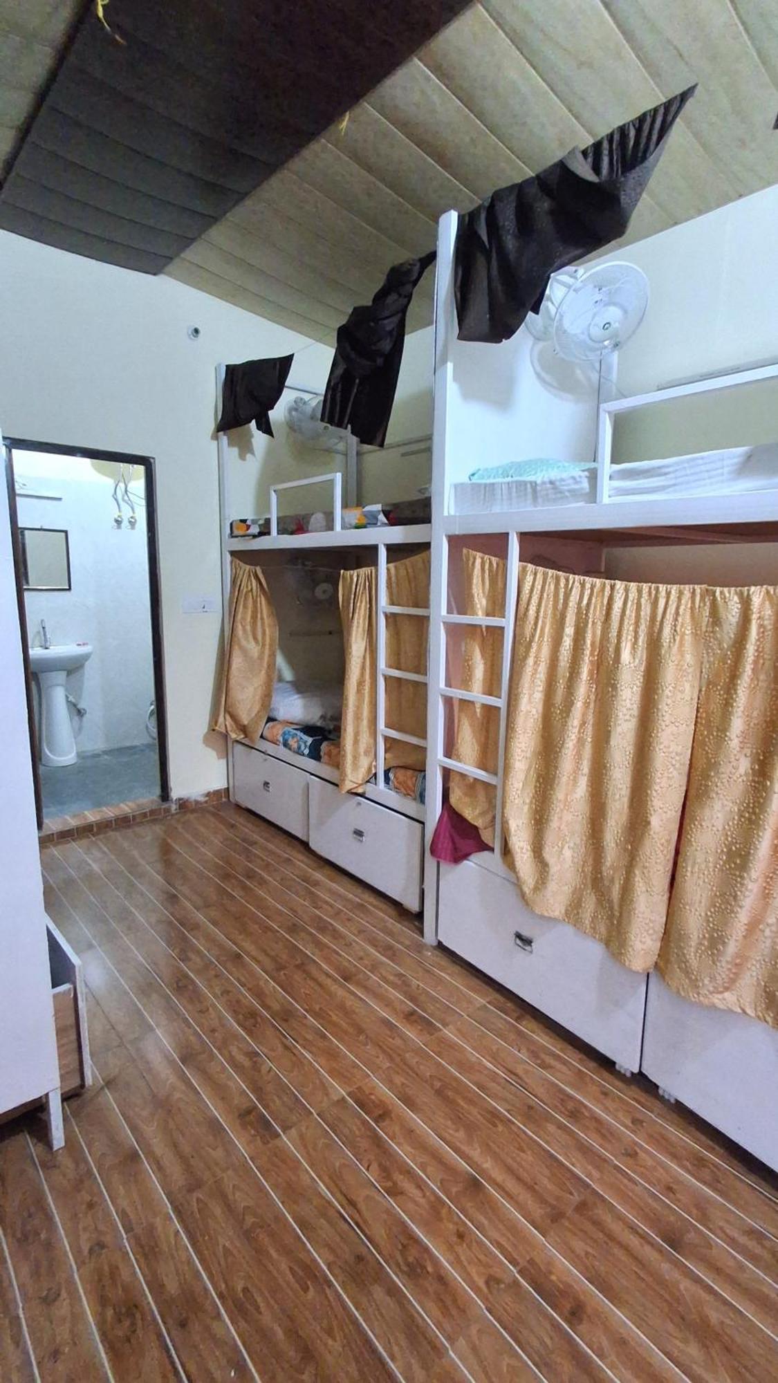 Landlopers Hostel Rishīkesh Dış mekan fotoğraf