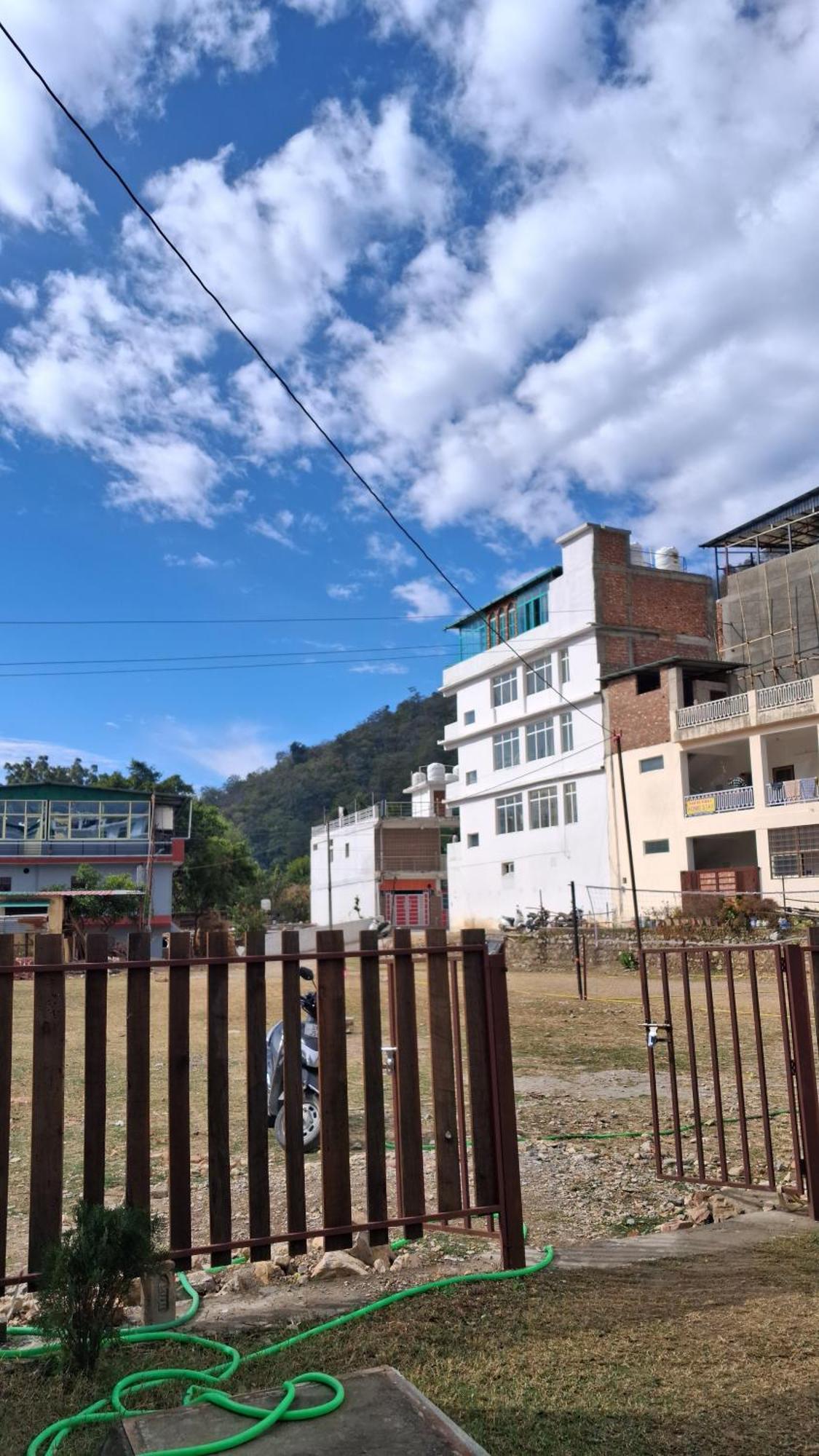 Landlopers Hostel Rishīkesh Dış mekan fotoğraf